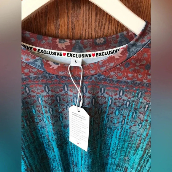 NWT Boutique Ladies Top - Picture 2 of 16